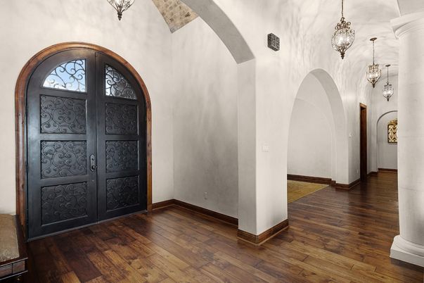 Interior, Pendant Lights, Wood Texture Flooring