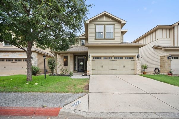 Attached, Exterior, Facade, American Craftsman