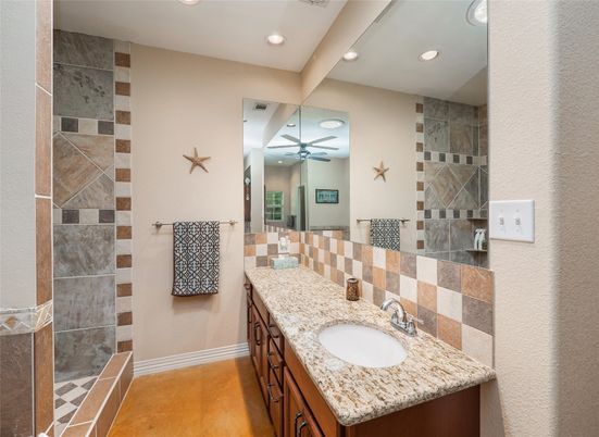 Bathroom, Interior, Recessed Lighting
