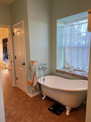 Bathroom, Free Standing Baths, Interior