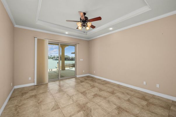 Empty room, Interior, Recessed Lighting, Water