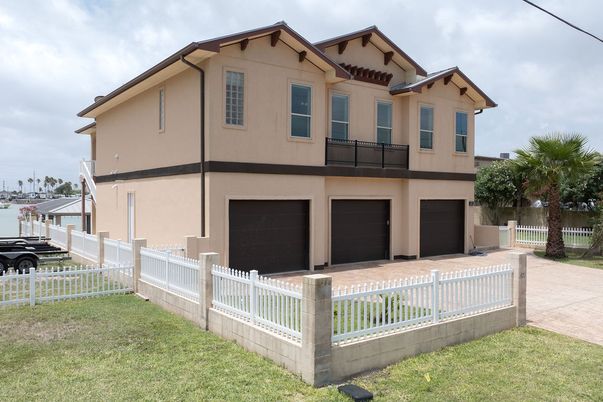 Attached, Exterior, Facade, Modern