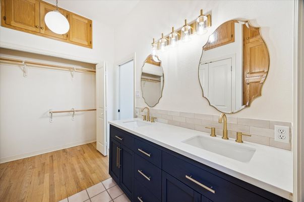 Bathroom, Dual Sink Vanities, Interior, Wood Texture Flooring