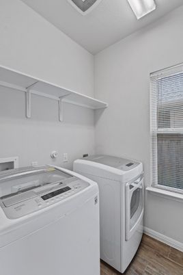 Interior, Washer, Wood Texture Flooring