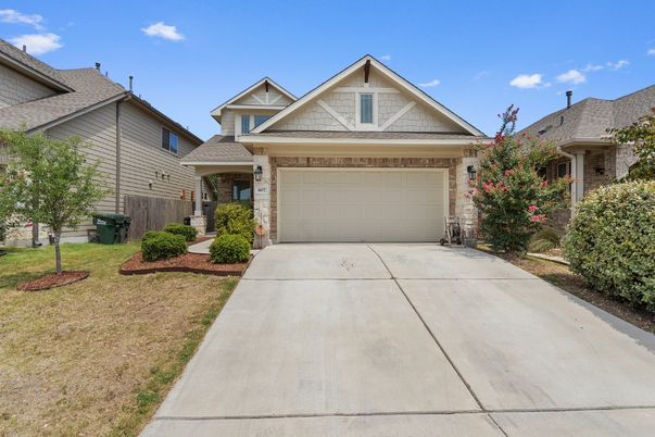 Attached, Exterior, Facade, American Craftsman