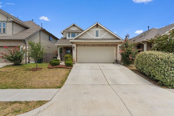 Attached, Exterior, Facade, American Craftsman