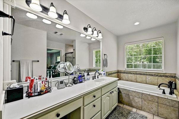 Bathroom, Dual Sink Vanities, Interior, Recessed Lighting
