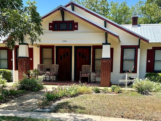 Exterior, Facade, Brick Facade, American Craftsman