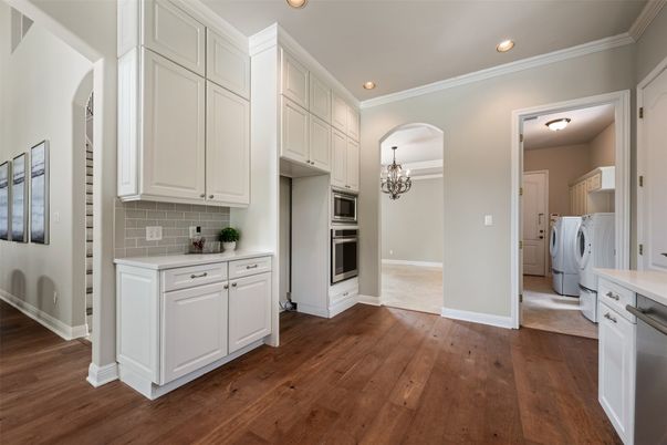 Chandelier, Interior, Kitchen, Recessed Lighting, Washer, Wood Texture Flooring