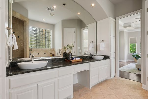 Bathroom, Dual Sink Vanities, Interior, Recessed Lighting