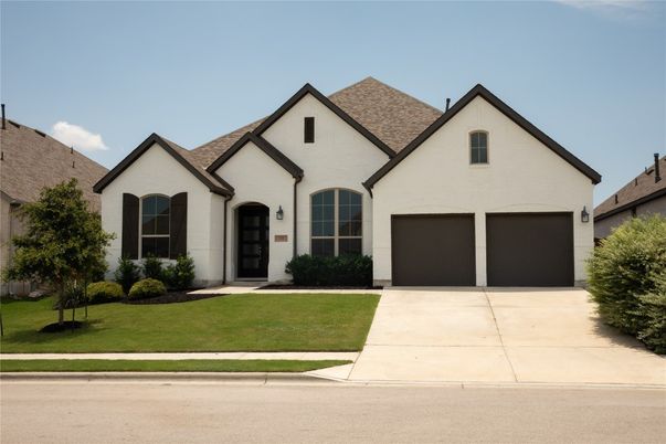 Attached, Exterior, Facade, Farmhouse