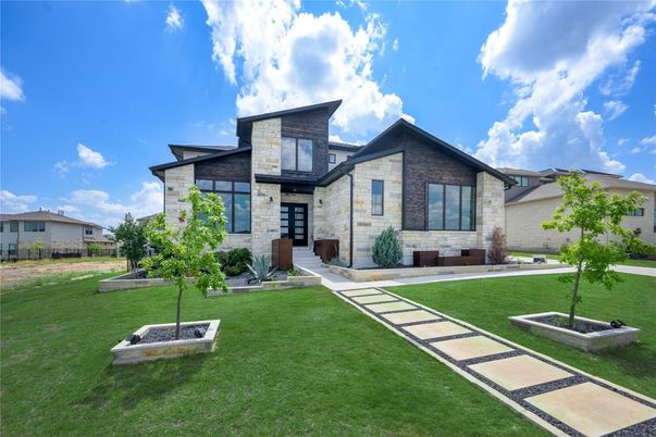 Backyard, Exterior, Facade, Modern