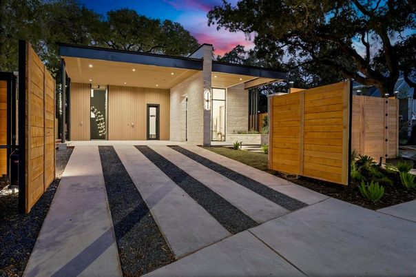 Backyard, Exterior, Facade, Modern