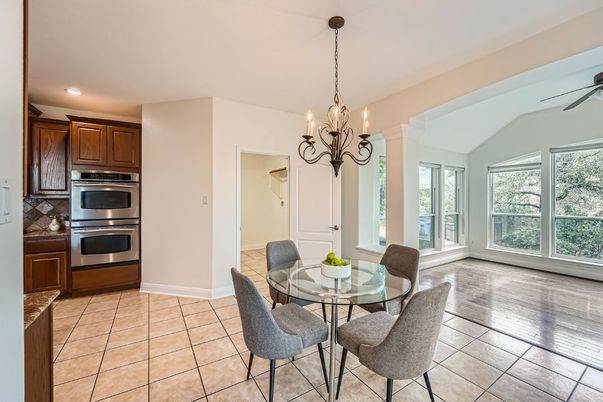 Chandelier, Dining room, Interior, Kitchen, Recessed Lighting, Stainless Steel Appliances