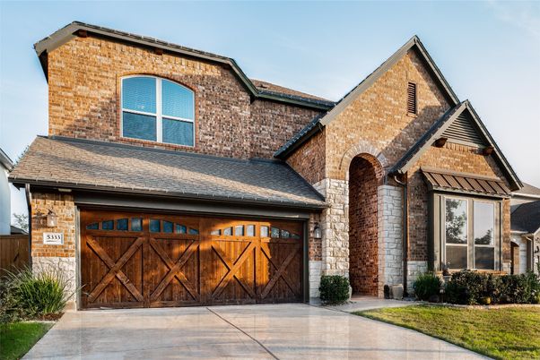 Attached, Exterior, Facade, Brick Traditional