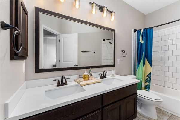 Bathroom, Dual Sink Vanities, Interior