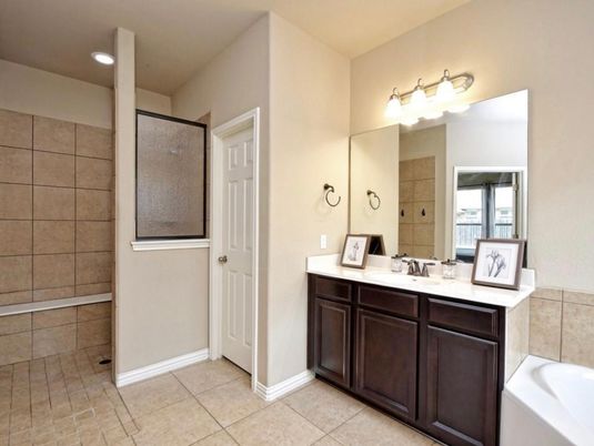 Bathroom, Interior, Recessed Lighting