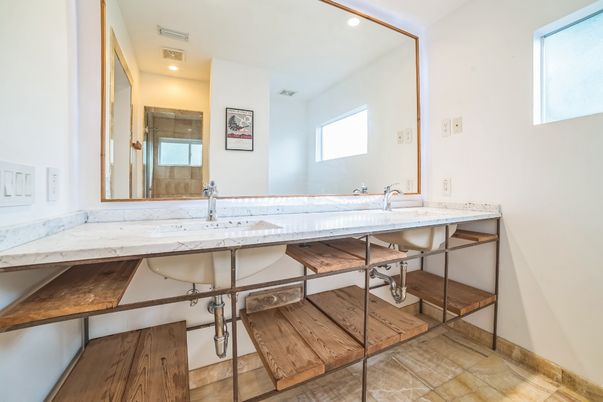 Bathroom, Dual Sink Vanities, Interior, Recessed Lighting