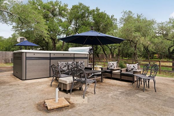Exterior, Hot Tub