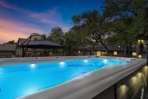 Exterior, Hot Tub, Pool