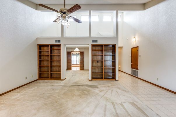 Empty room, Interior