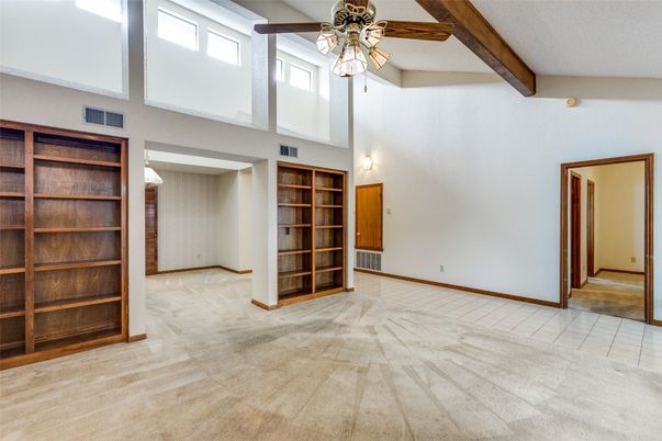 Empty room, Interior, Wooden Beams