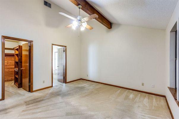 Empty room, Interior, Wooden Beams