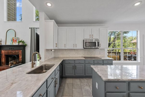 Fireplace, Interior, Kitchen, Recessed Lighting