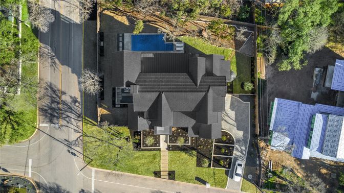 Exterior, Drone