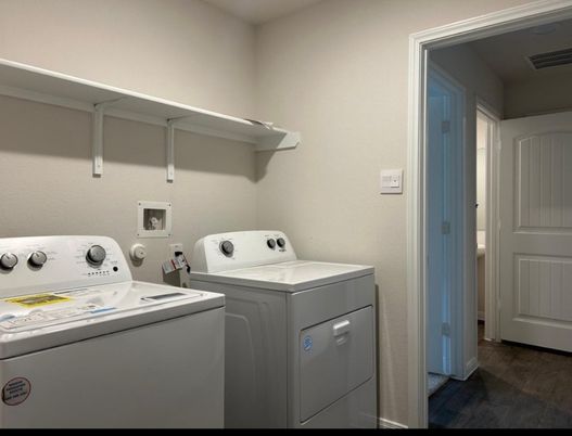 Interior, Washer, Wood Texture Flooring