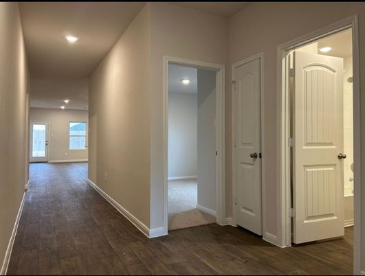 Interior, Recessed Lighting, Wood Texture Flooring