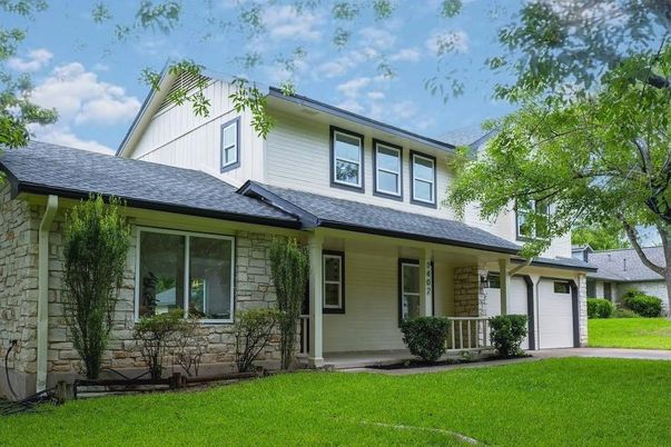 Attached, Exterior, Facade, Farmhouse
