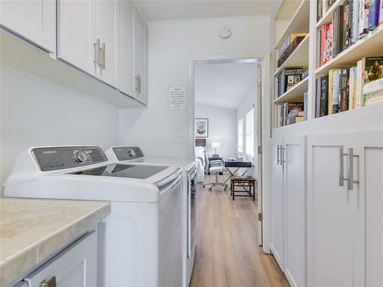 Interior, Washer, Wood Texture Flooring