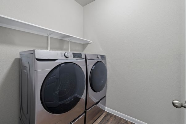 Interior, Washer, Wood Texture Flooring