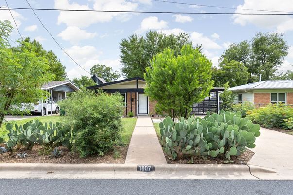 Exterior, Facade, None