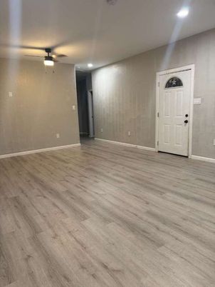 Empty room, Interior, Recessed Lighting, Wood Texture Flooring