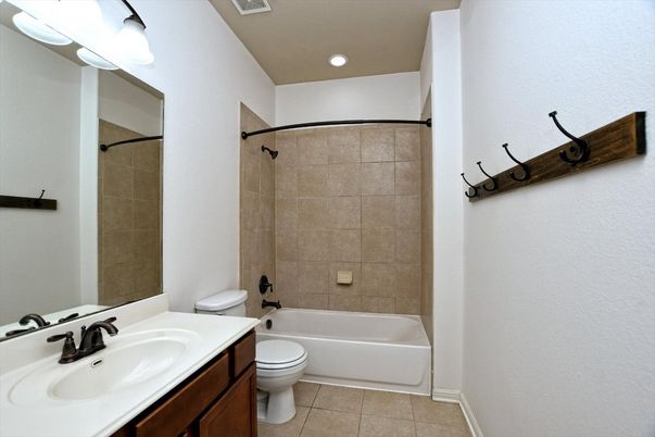 Bathroom, Interior, Recessed Lighting