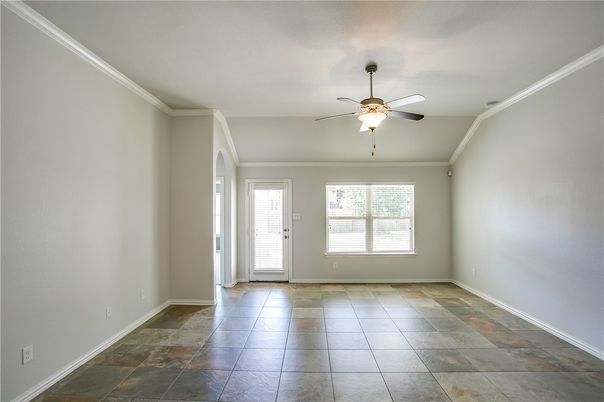 Empty room, Interior