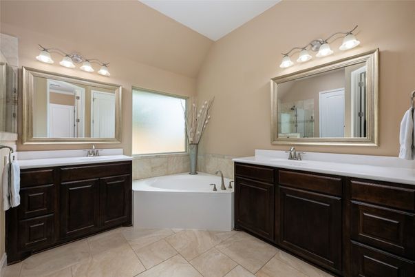 Bathroom, Dual Sink Vanities, Interior