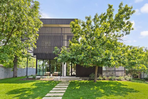 Backyard, Exterior, Facade, Modern