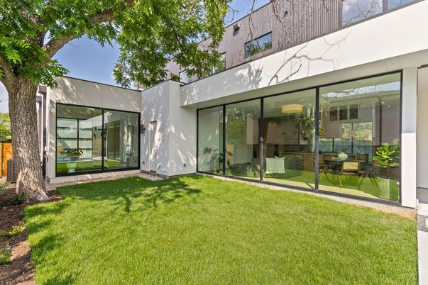 Backyard, Exterior, Facade, Modern