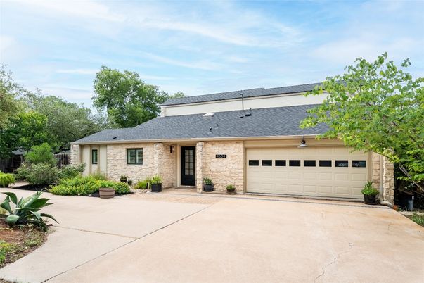 Attached, Exterior, Facade, Ranch