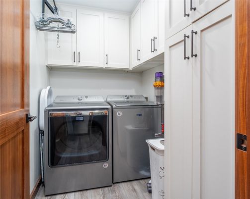 Interior, Washer, Wood Texture Flooring