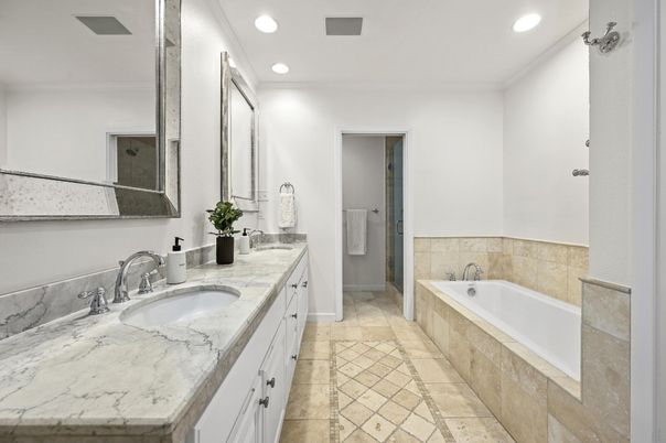 Bathroom, Dual Sink Vanities, Interior, Recessed Lighting