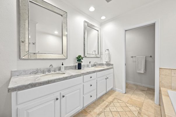Bathroom, Dual Sink Vanities, Interior, Recessed Lighting