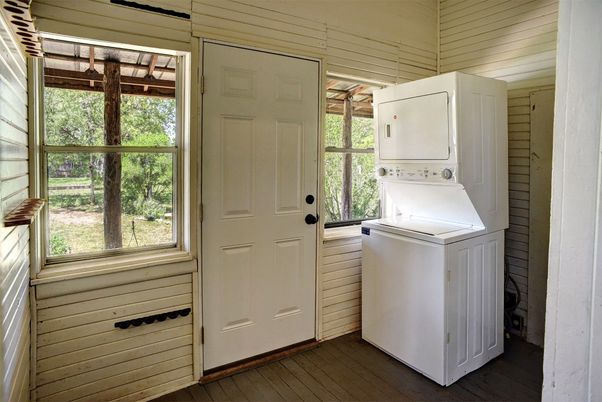 Interior, Utility Closets, Washer, Wood Texture Flooring