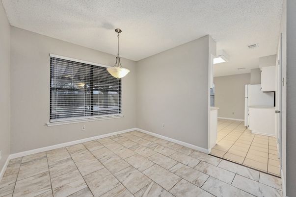 Empty room, Interior, Pendant Lights
