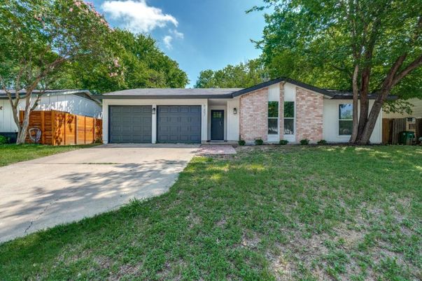 Attached, Exterior, Facade, Brick Facade, Ranch