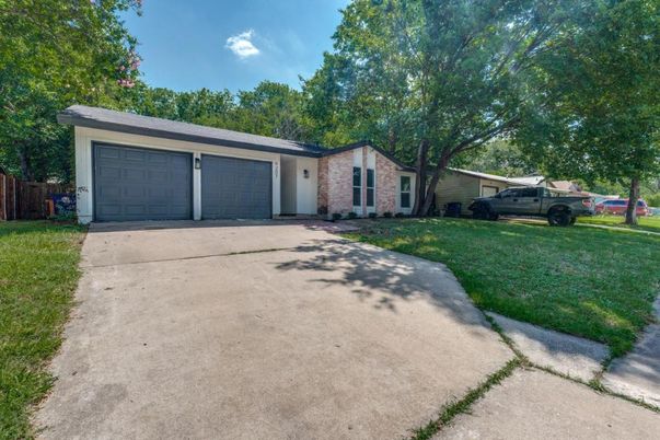 Attached, Exterior, Facade, Brick Facade, Ranch