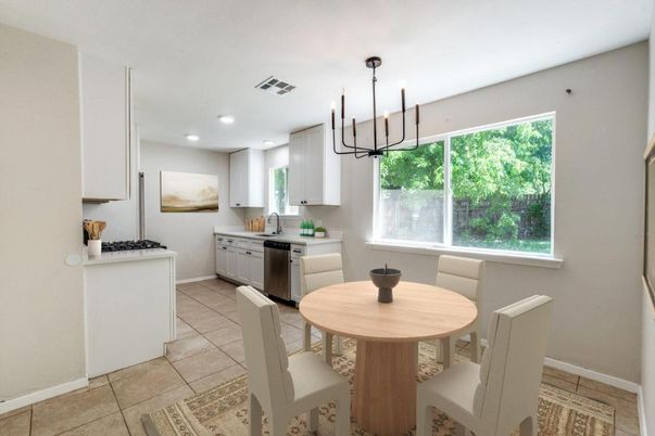 Chandelier, Dining room, Interior, Kitchen, Recessed Lighting